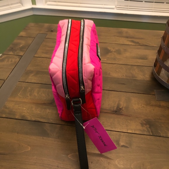 Betsey Johnson Travel Bag - Picture 11 of 16